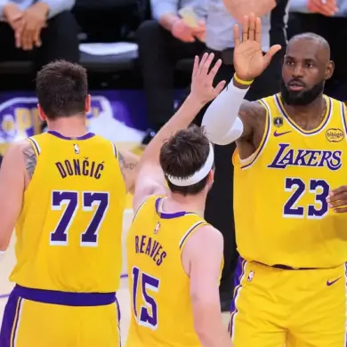 James Returns as Lakers Surge Behind Doncic